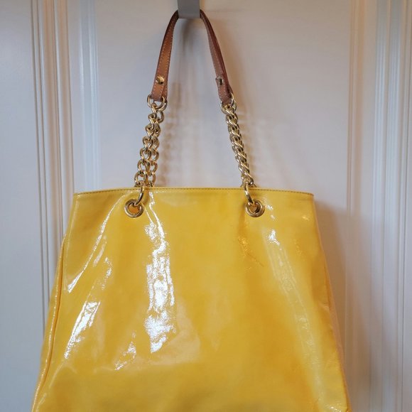💥💥HOST PICK💥💥Cavalcanti Patent Yellow Quilted Tote - Picture 5 of 16